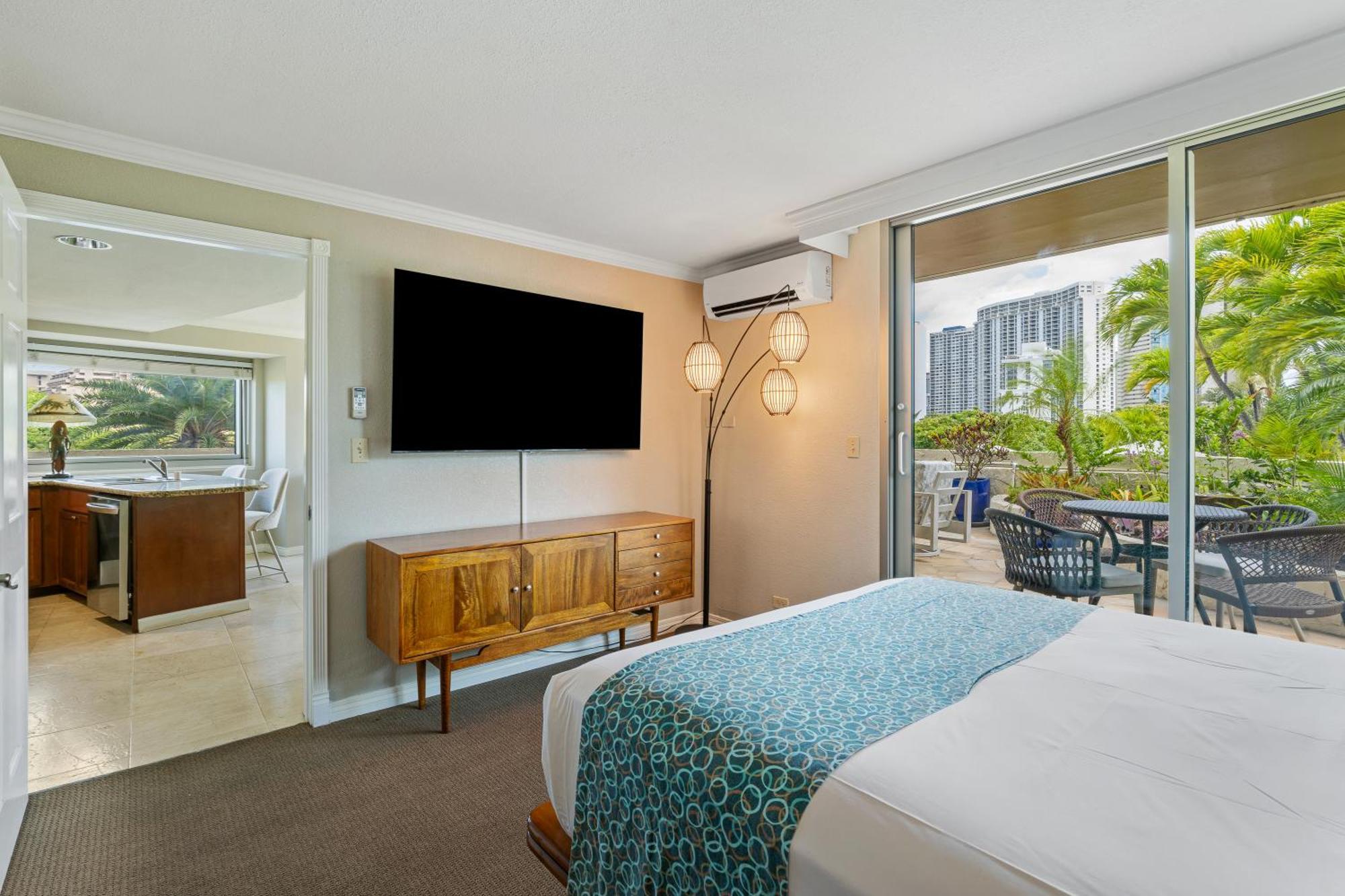 Luana Waikiki & Hotel